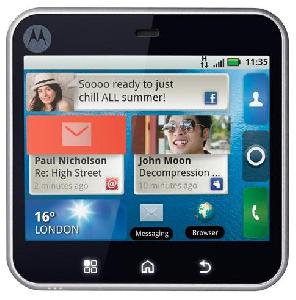 Мобилен телефон Motorola Flipout снимка
